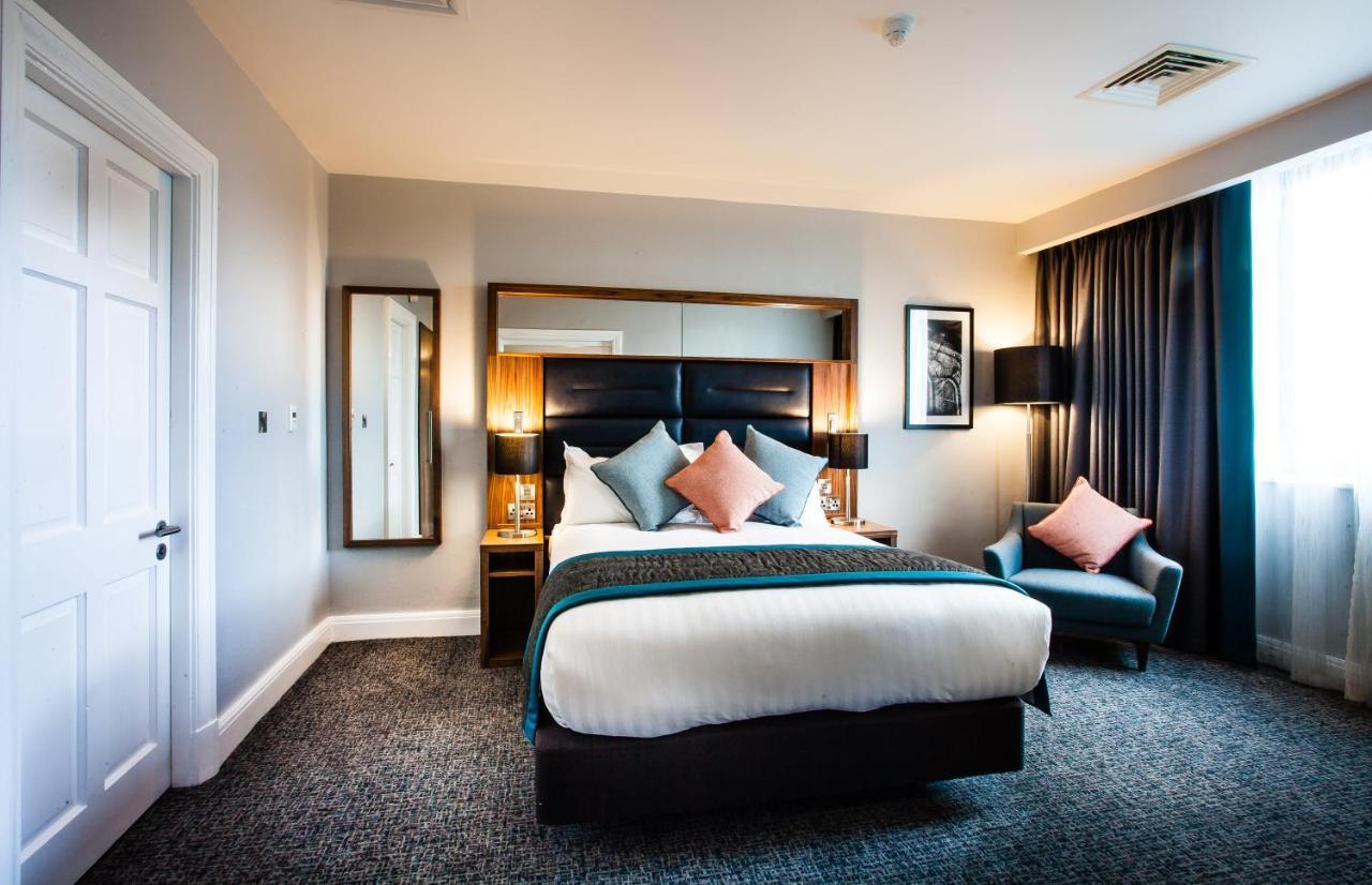 One-Bedroom Queen Suite with Lounge Access
