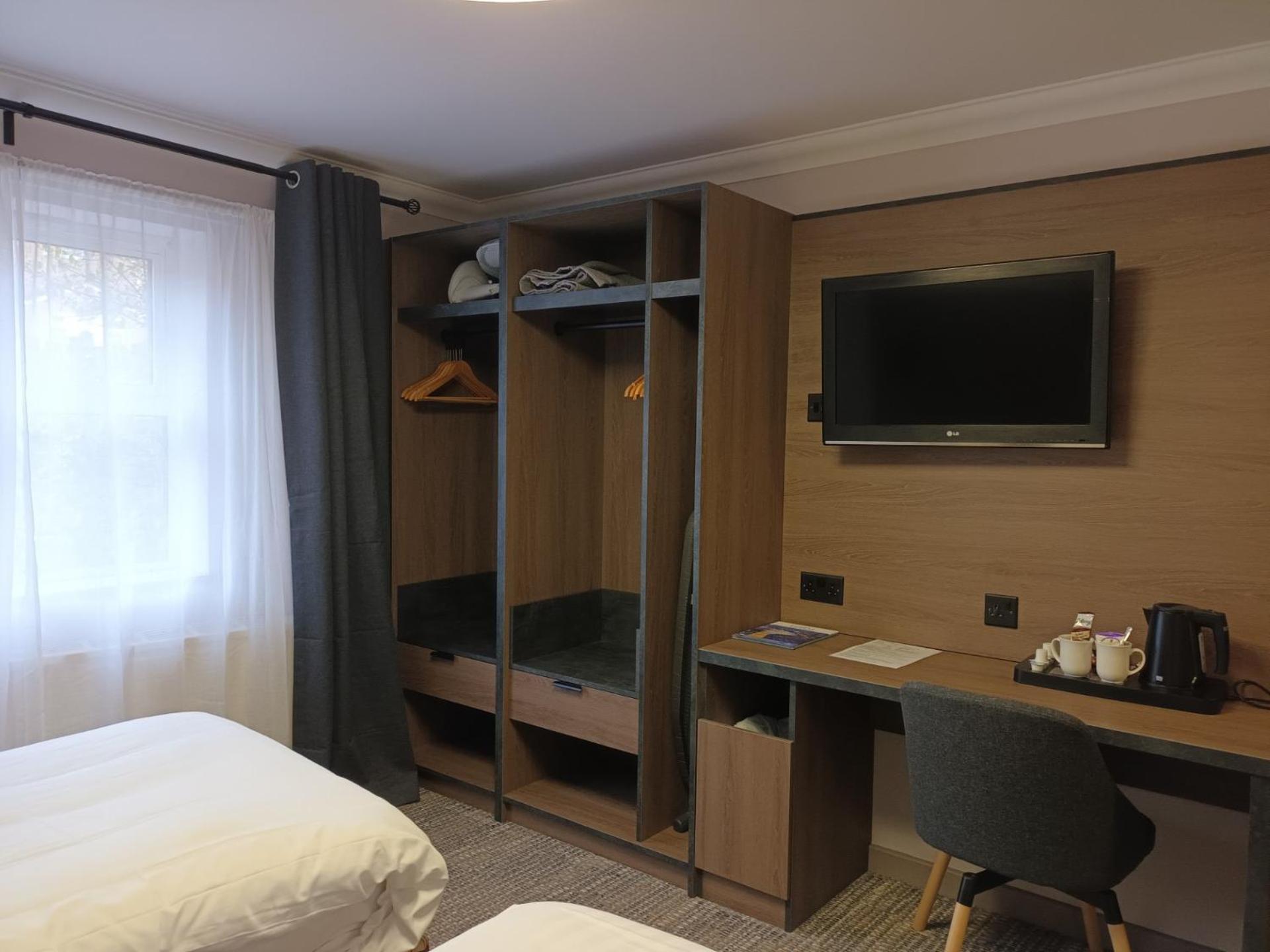 Twin Room Shower