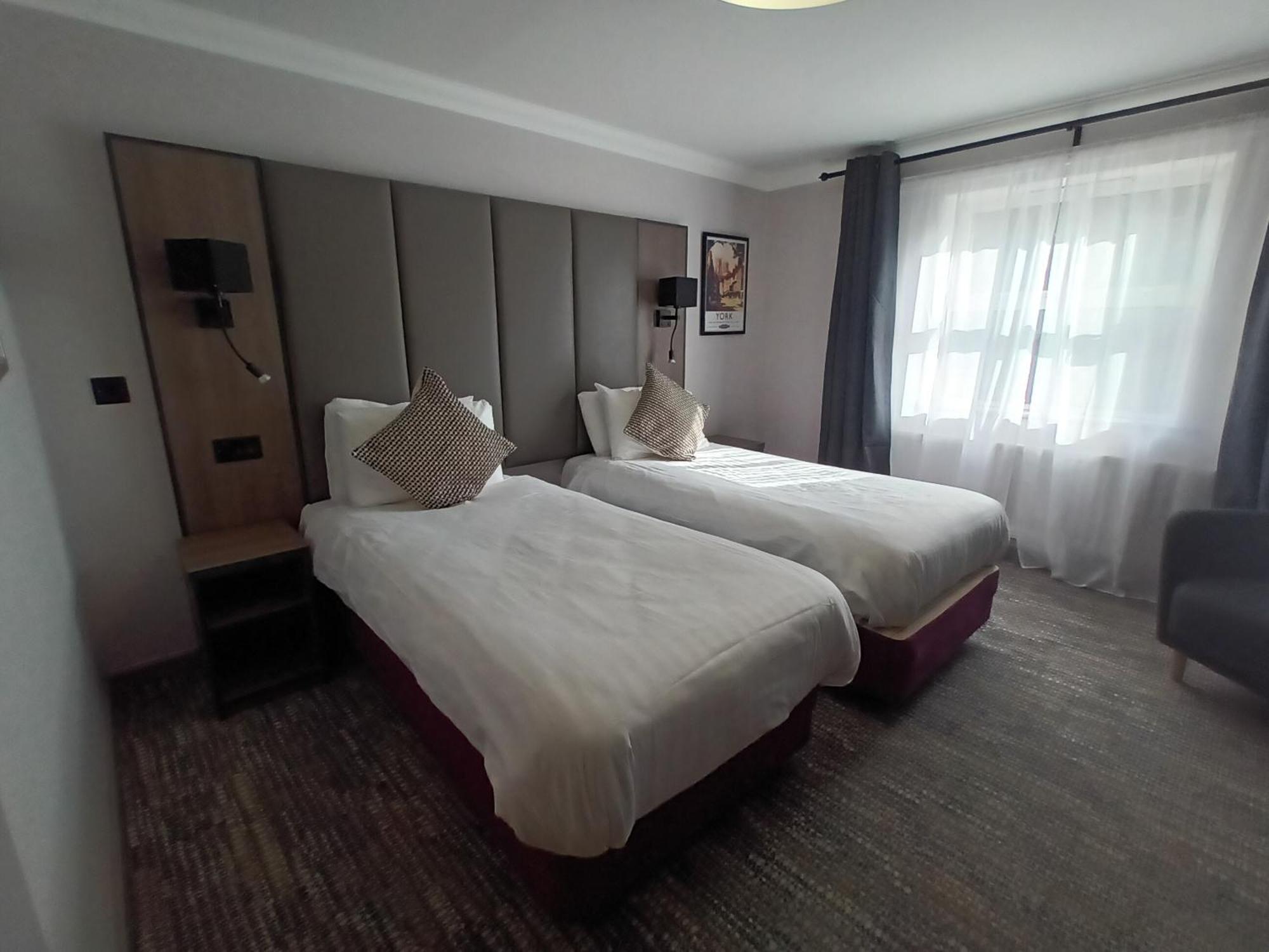 Standard Twin Room