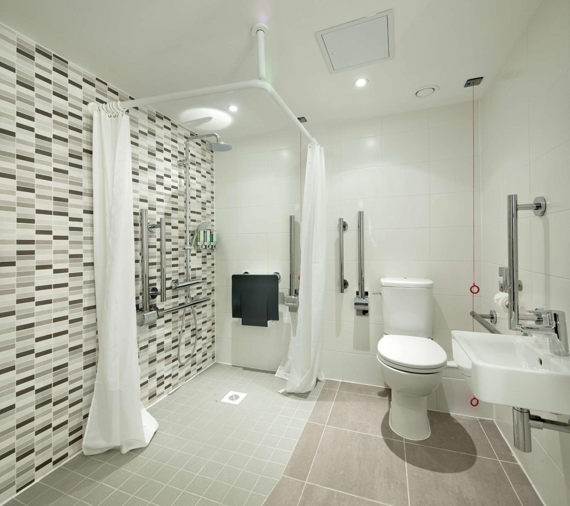 Queen Room Accessible