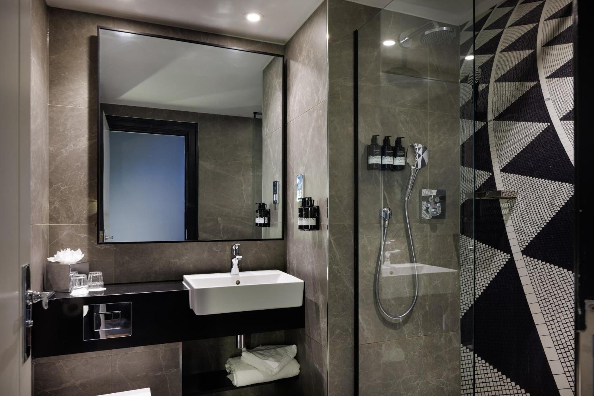 Classic Double City Square View,1643752337:JPEG