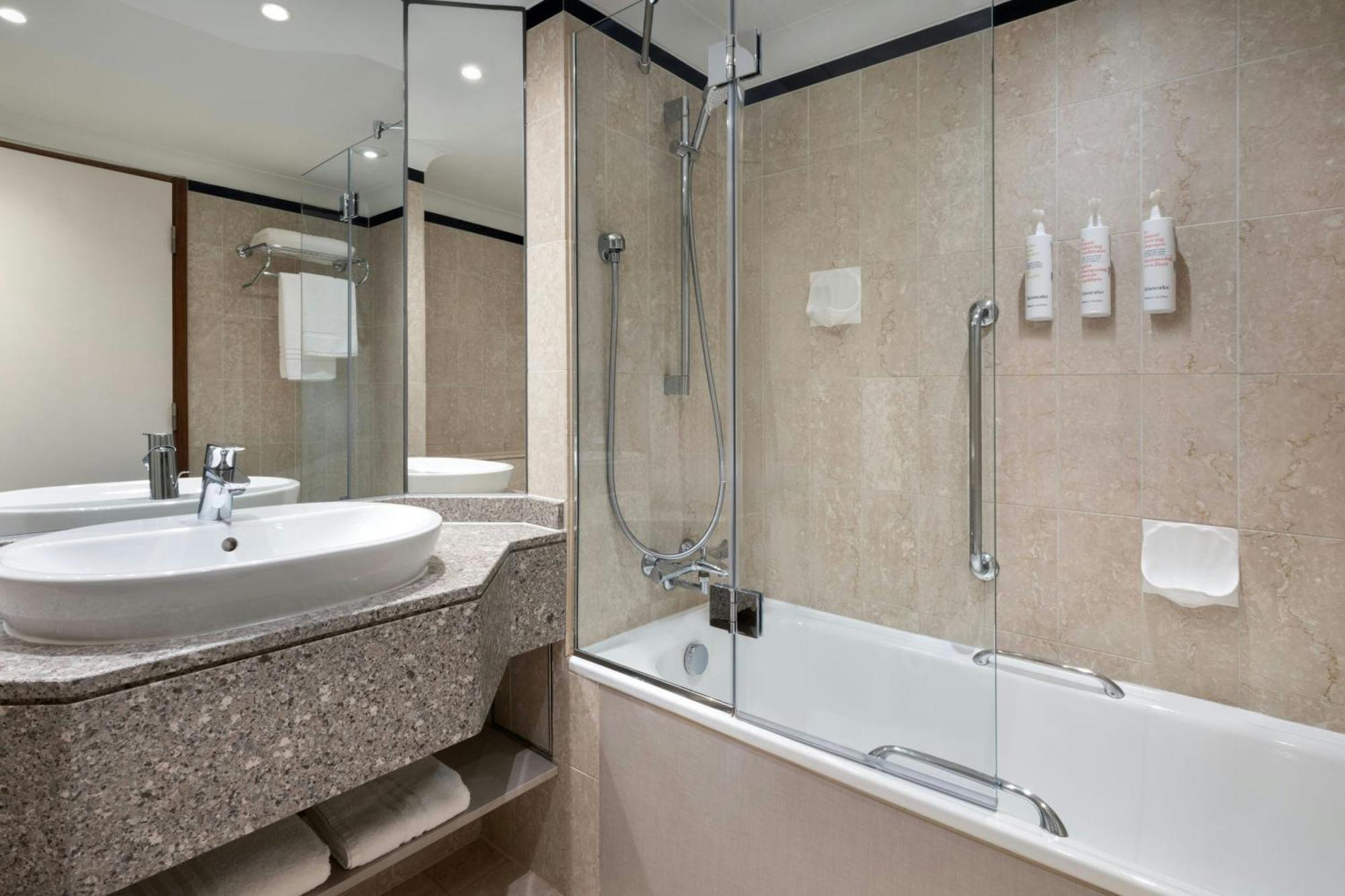 Junior Suite City View Executive Lounge Access
