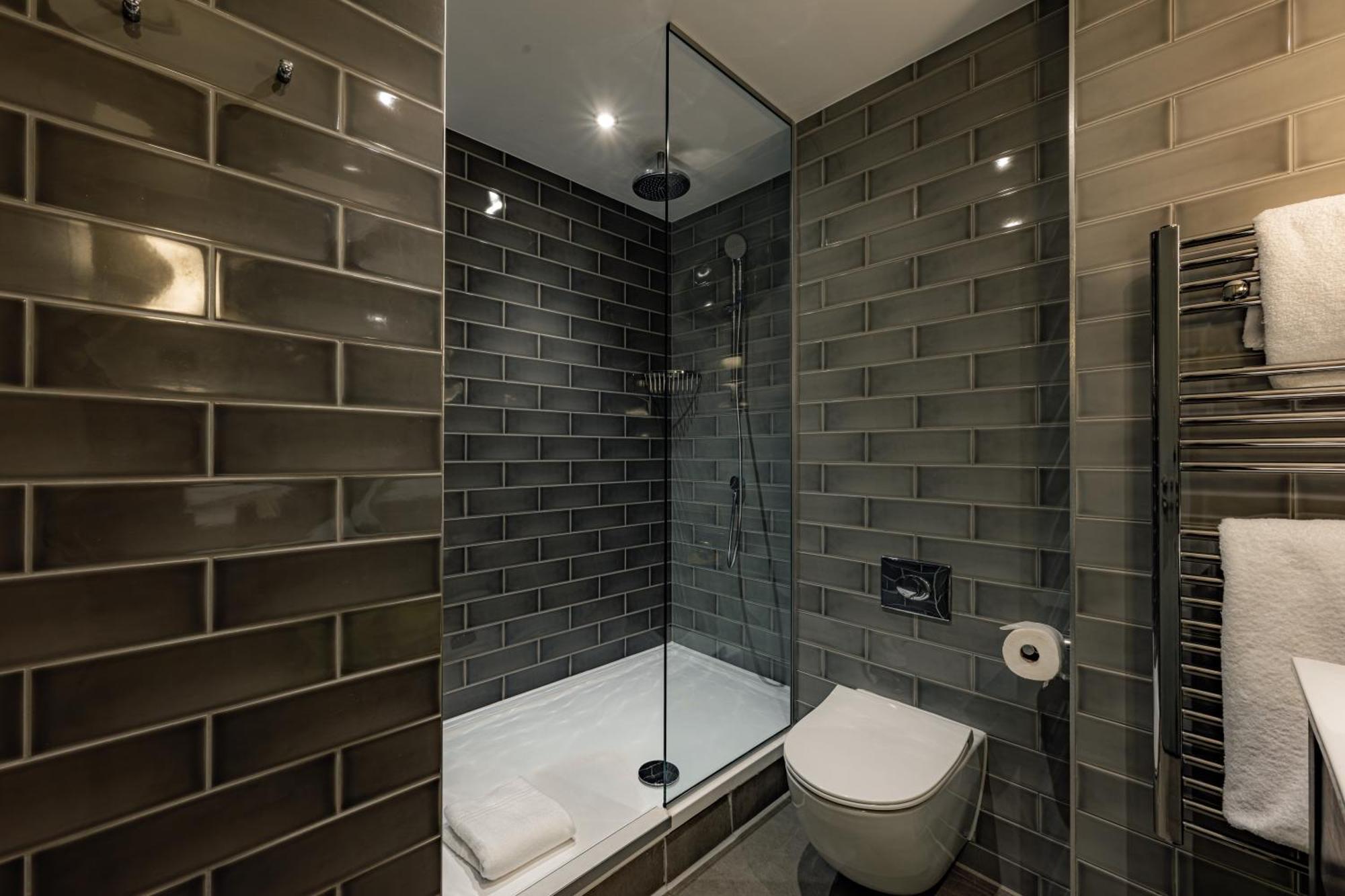 King Room,1756595426:JPEG