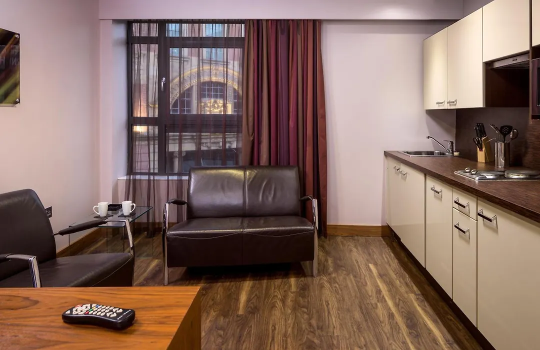 Roomzzz Leeds City-1
