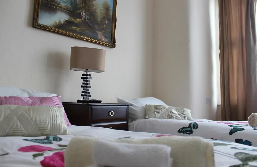 Mother-In-Law Guest House Hotel Leeds-1