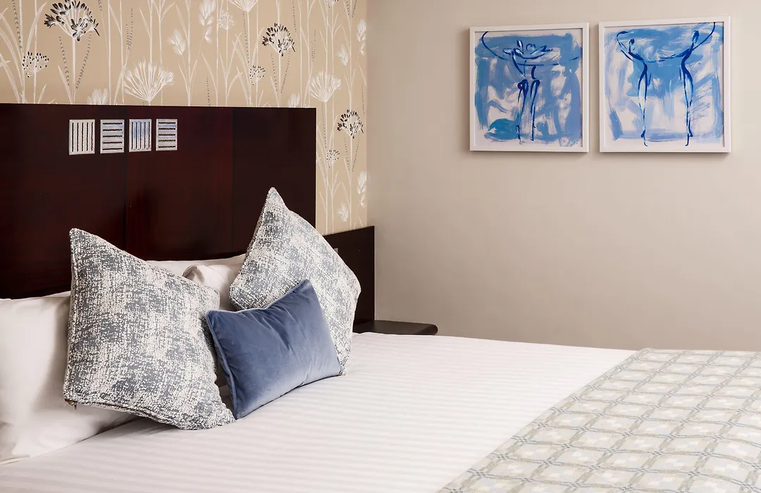 Mercure Leeds Parkway Hotel-1