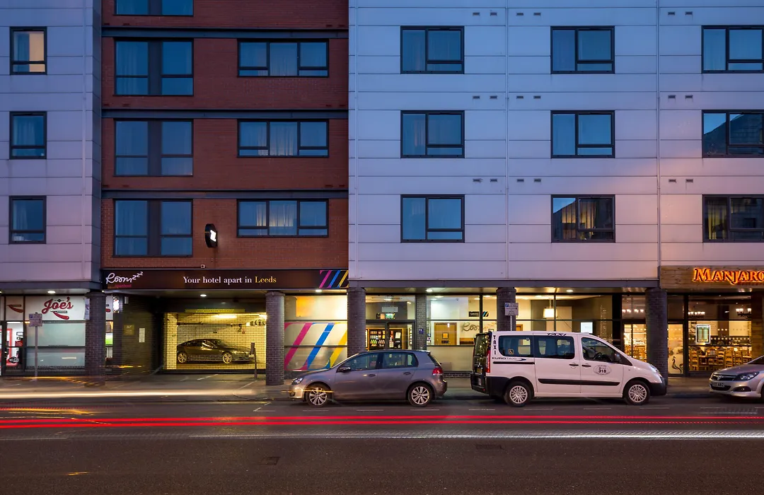 Roomzzz Leeds City West-1