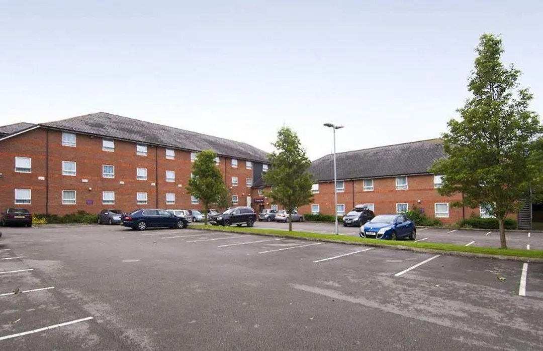 Premier Inn Leeds East-1