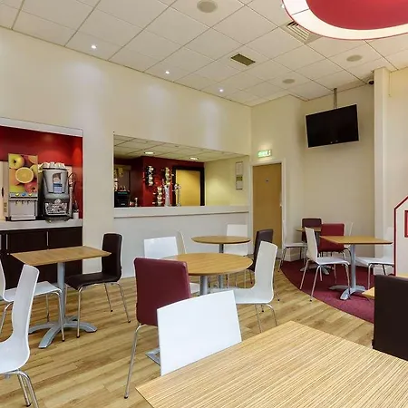 Travelodge Leeds Central-3