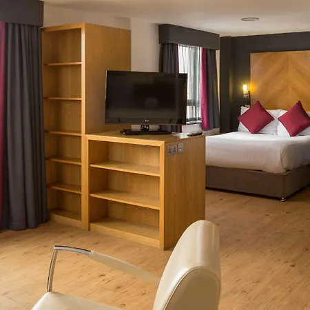 Roomzzz Leeds City West-2