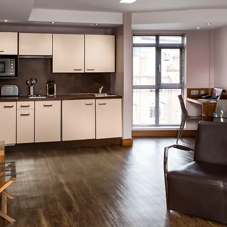 Roomzzz Leeds City-2