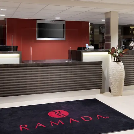 Ramada By Wyndham Leeds East-3