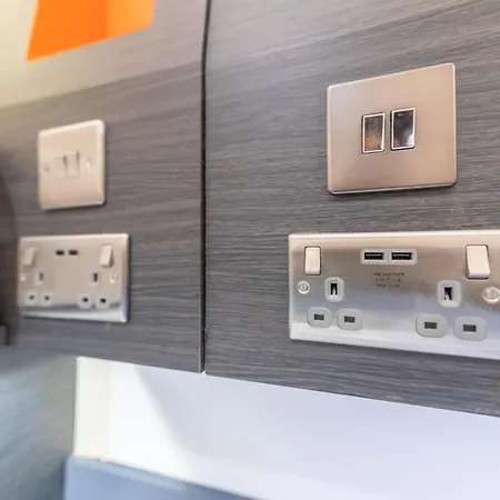 Easyhotel Leeds-2