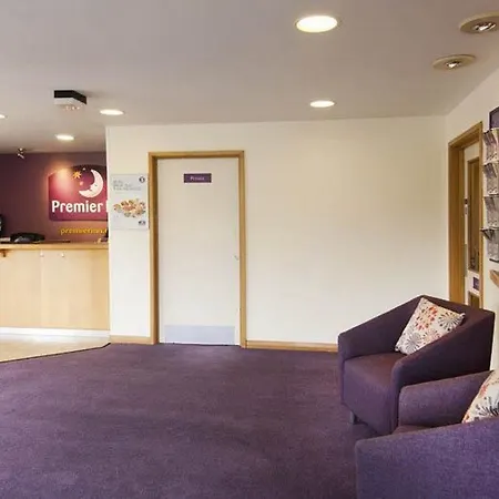 Premier Inn Leeds South-3