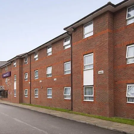 Premier Inn Leeds East-2
