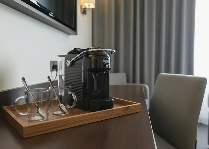 Ramada By Wyndham Leeds East Hotel